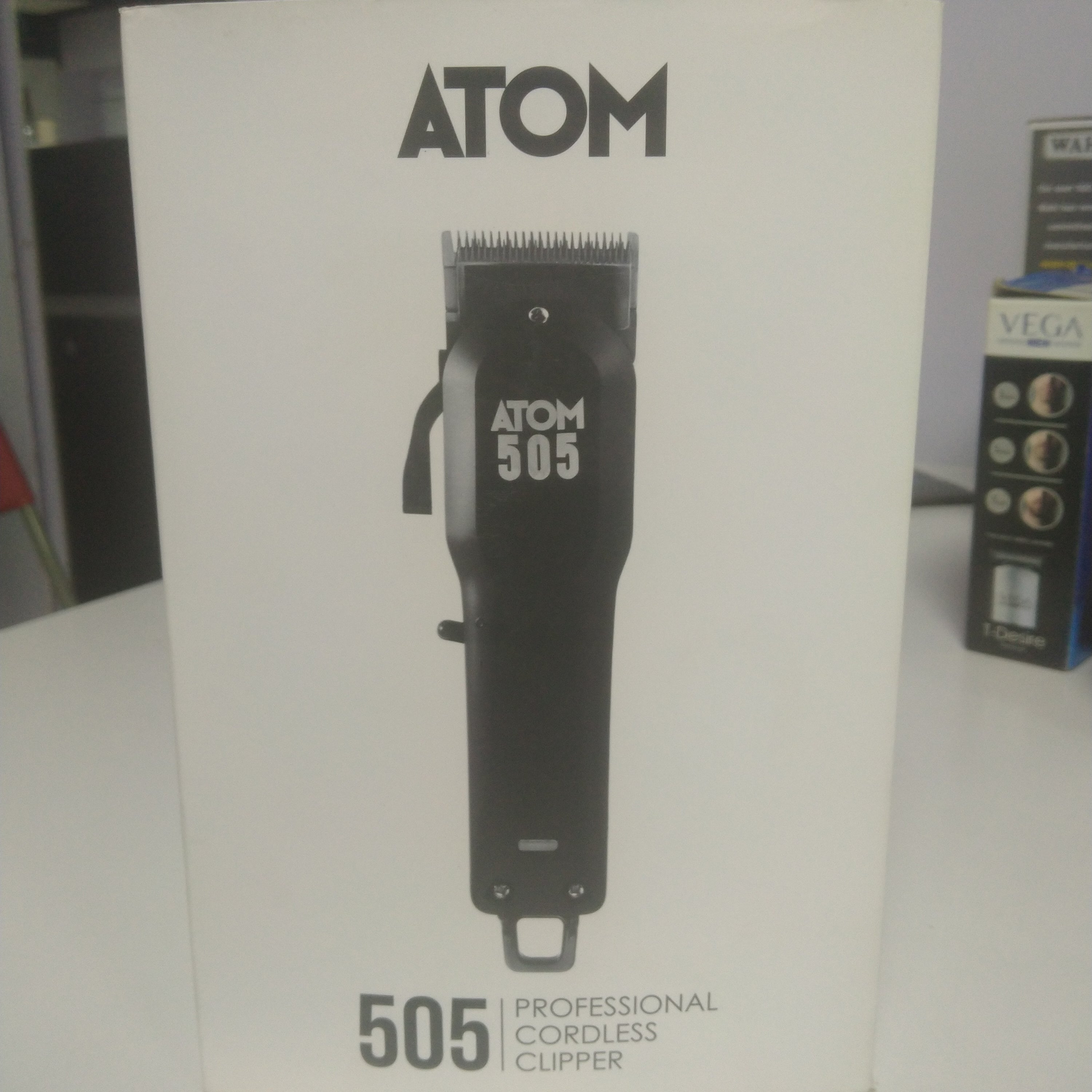 Atom 505 professional cordless clipper
